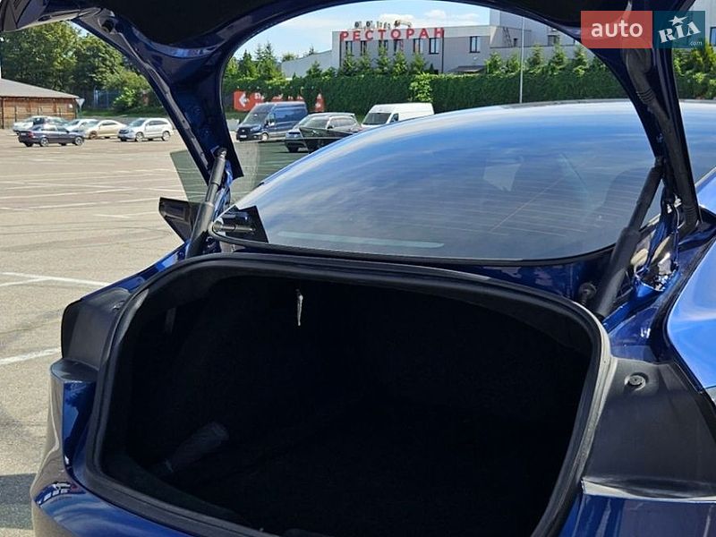Седан Tesla Model 3 2024 в Львові