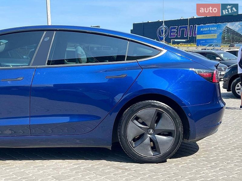 Седан Tesla Model 3 2019 в Львове