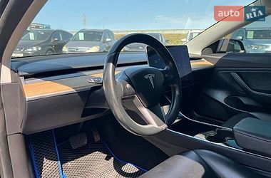 Седан Tesla Model 3 2019 в Львове