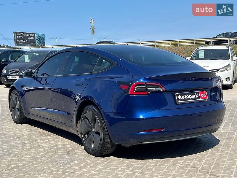 Седан Tesla Model 3 2019 в Львове