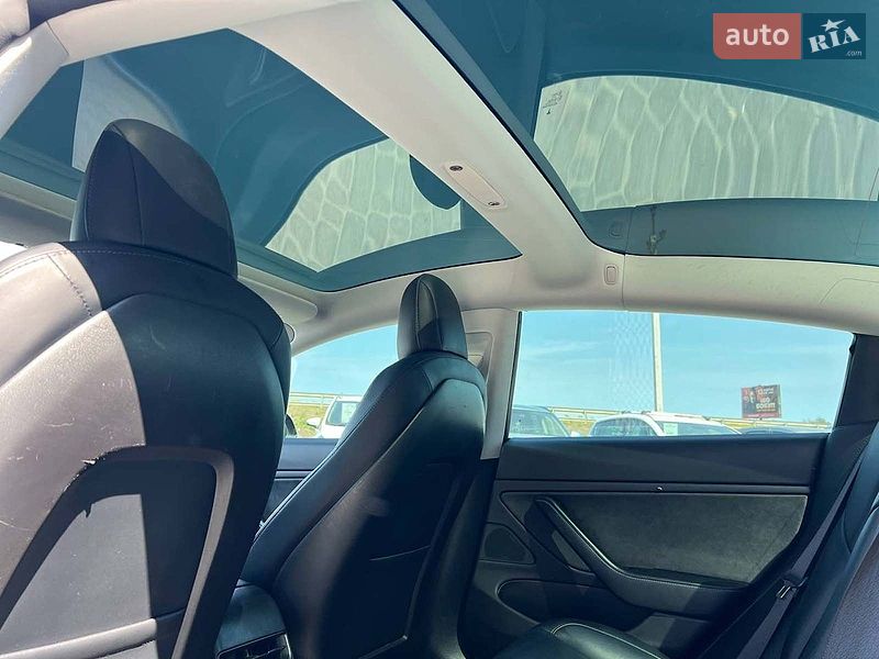 Седан Tesla Model 3 2019 в Львове