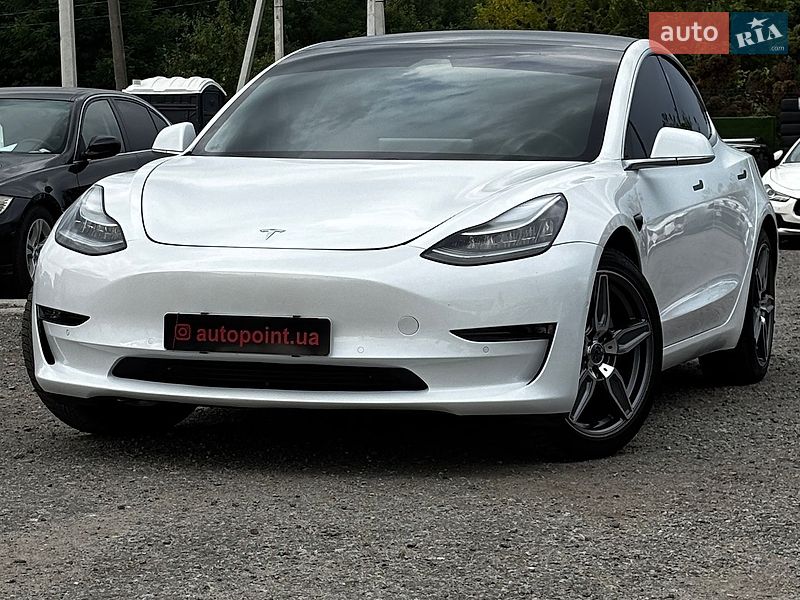 Седан Tesla Model 3 2019 в Білогородці