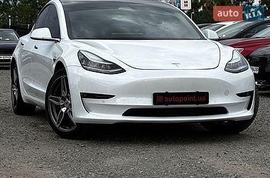 Седан Tesla Model 3 2019 в Білогородці