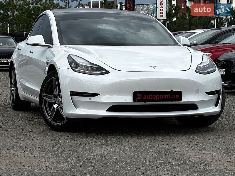 Седан Tesla Model 3 2019 в Білогородці