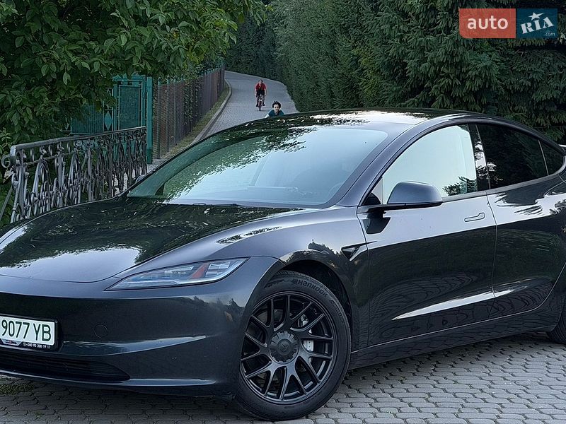 Tesla Model 3 2024