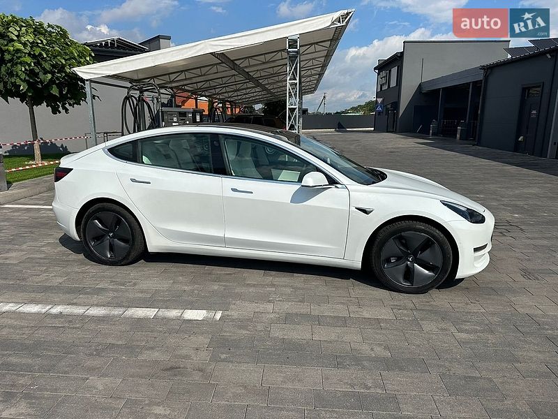 Седан Tesla Model 3 2019 в Луцке