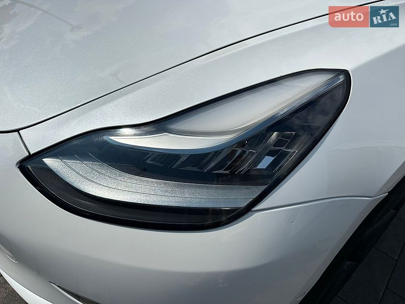 Седан Tesla Model 3 2019 в Луцке