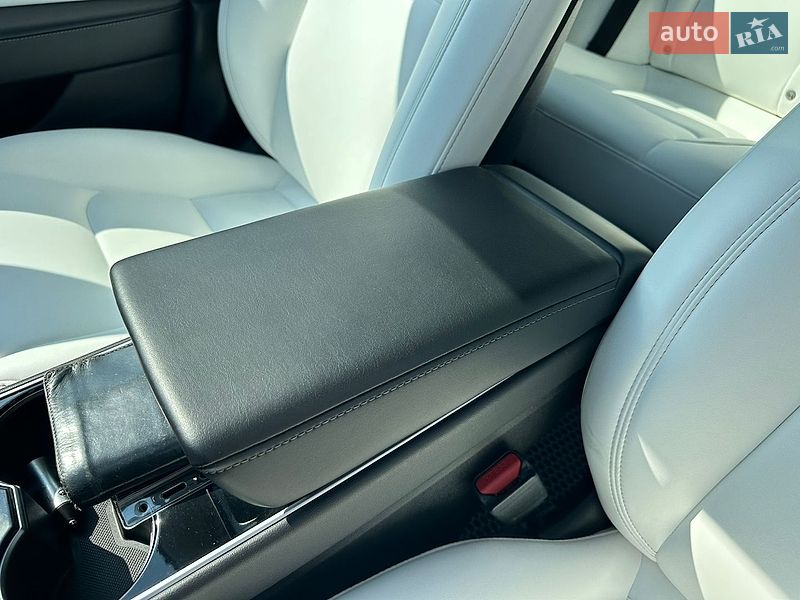 Седан Tesla Model 3 2019 в Луцке