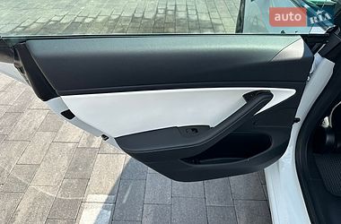 Седан Tesla Model 3 2019 в Луцке