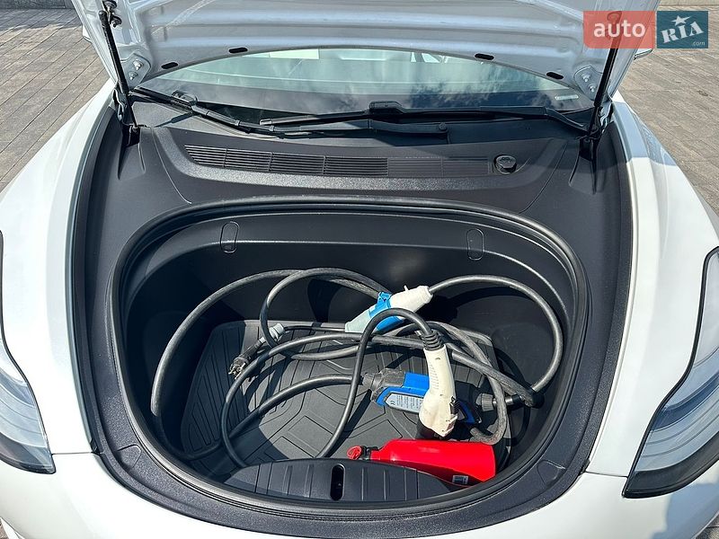 Седан Tesla Model 3 2019 в Луцке