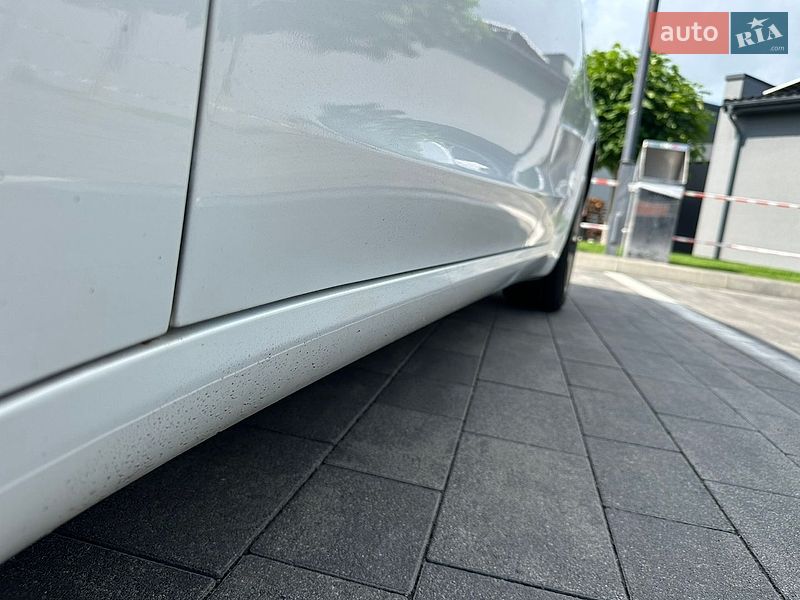 Седан Tesla Model 3 2019 в Луцке