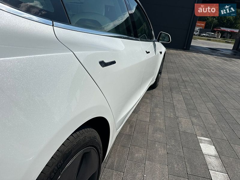 Седан Tesla Model 3 2019 в Луцке