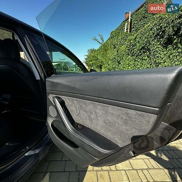 Седан Tesla Model 3 2022 в Виннице