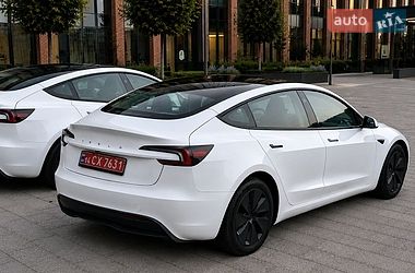 Седан Tesla Model 3 2024 в Черкассах