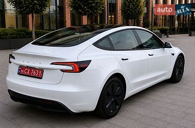 Седан Tesla Model 3 2024 в Черкассах