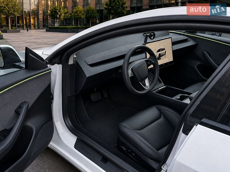 Седан Tesla Model 3 2024 в Черкассах