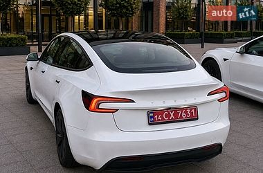 Седан Tesla Model 3 2024 в Черкассах