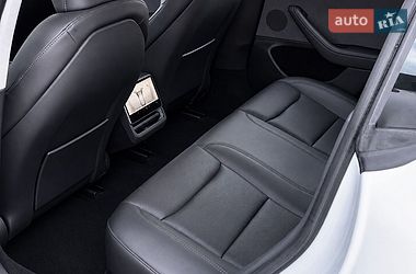 Седан Tesla Model 3 2024 в Черкассах