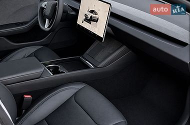Седан Tesla Model 3 2024 в Черкассах