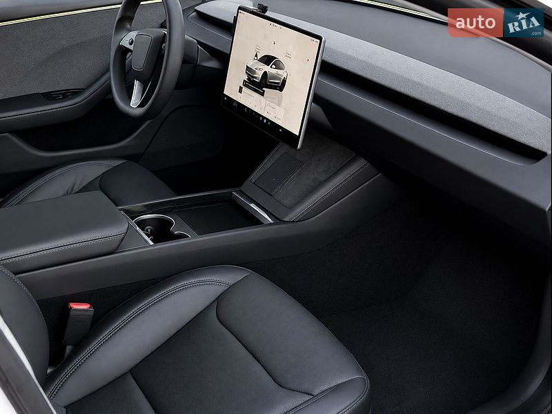 Седан Tesla Model 3 2024 в Черкассах