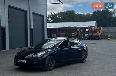 Седан Tesla Model 3 2019 в Львове