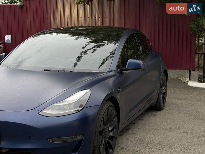 Седан Tesla Model 3 2022 в Киеве
