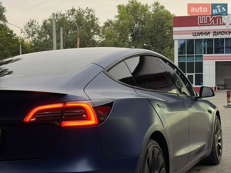 Седан Tesla Model 3 2022 в Киеве