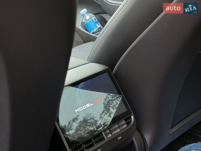 Седан Tesla Model 3 2022 в Киеве