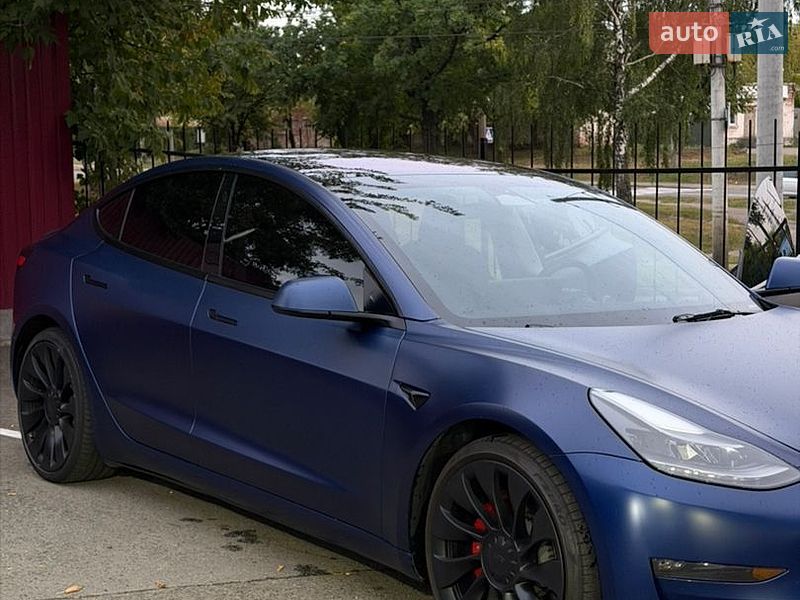 Седан Tesla Model 3 2022 в Киеве