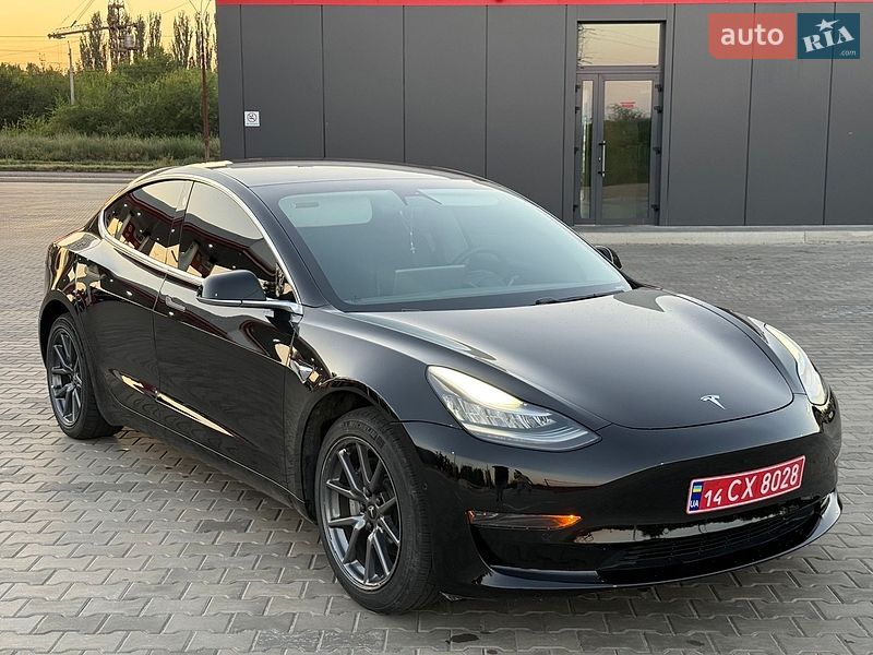 Седан Tesla Model 3 2020 в Кривому Розі