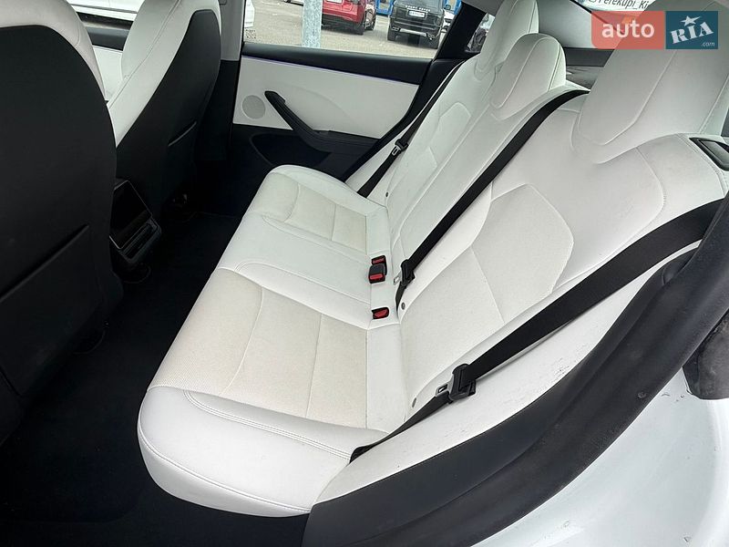 Седан Tesla Model 3 2023 в Киеве