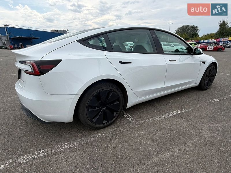 Седан Tesla Model 3 2023 в Киеве