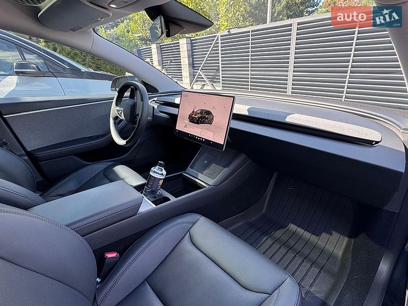 Седан Tesla Model 3 2024 в Киеве