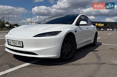 Седан Tesla Model 3 2025 в Києві