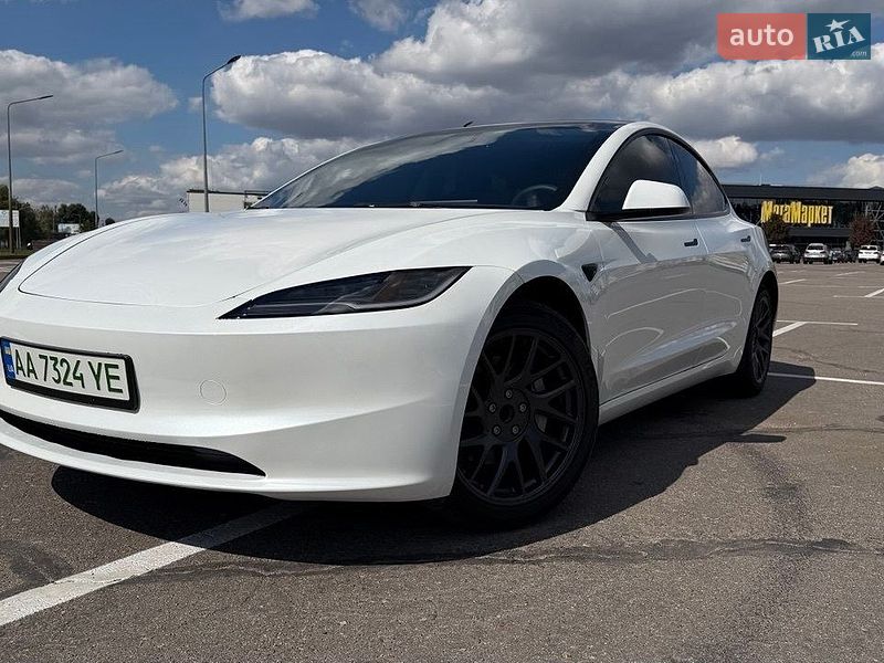 Седан Tesla Model 3 2025 в Києві