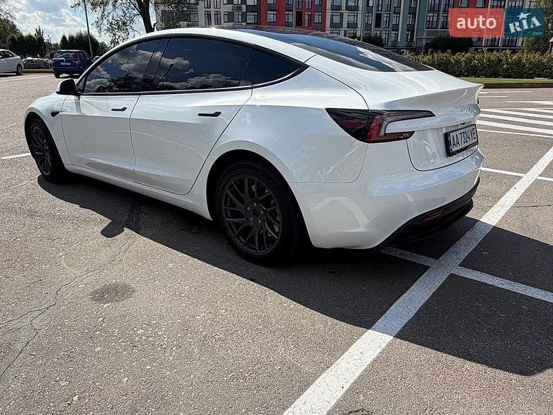 Седан Tesla Model 3 2025 в Києві