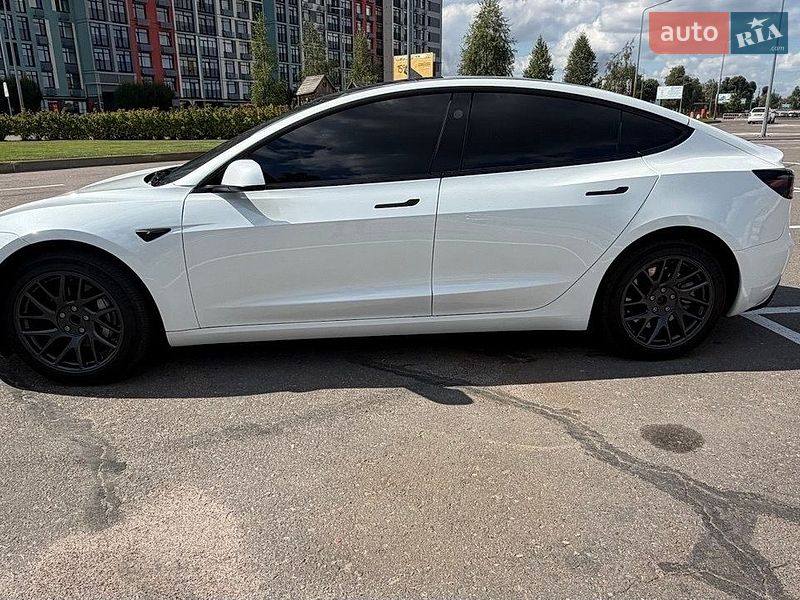 Седан Tesla Model 3 2025 в Києві