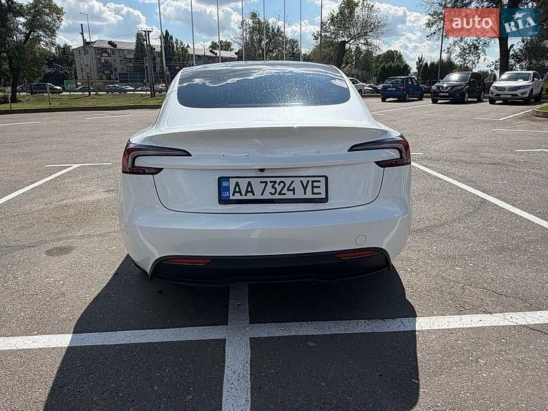 Седан Tesla Model 3 2025 в Києві