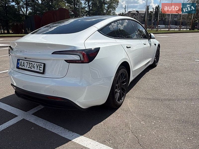 Седан Tesla Model 3 2025 в Києві