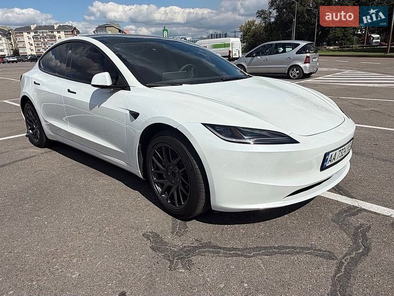Седан Tesla Model 3 2025 в Києві