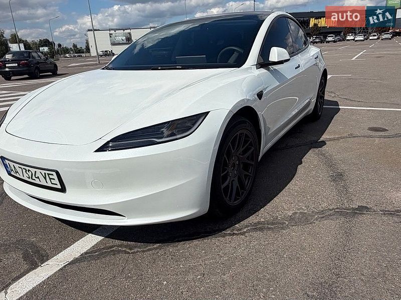 Седан Tesla Model 3 2025 в Києві
