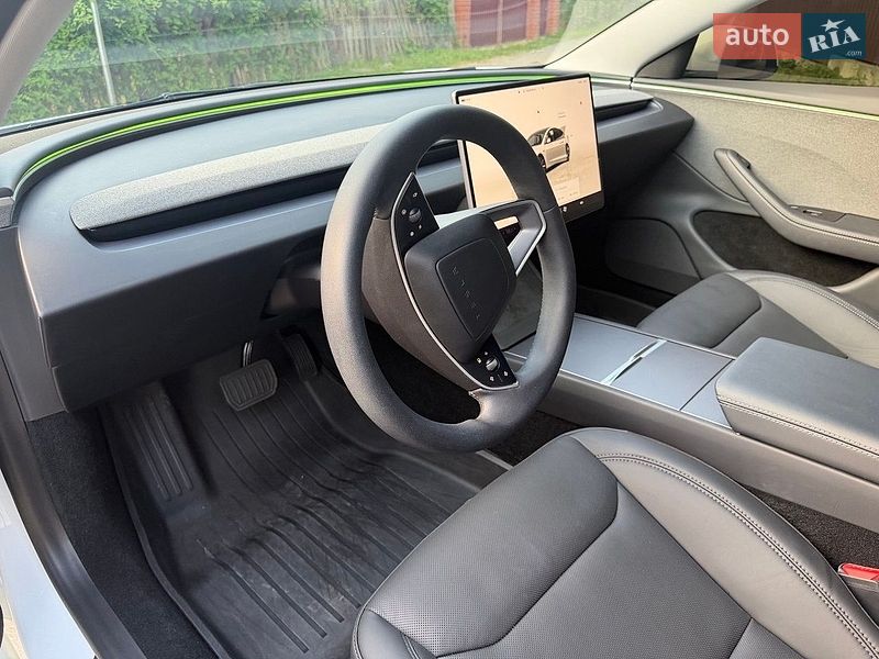 Седан Tesla Model 3 2025 в Києві