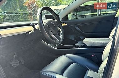 Седан Tesla Model 3 2019 в Києві