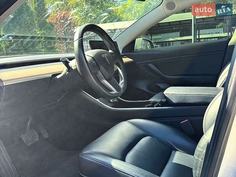 Седан Tesla Model 3 2019 в Києві