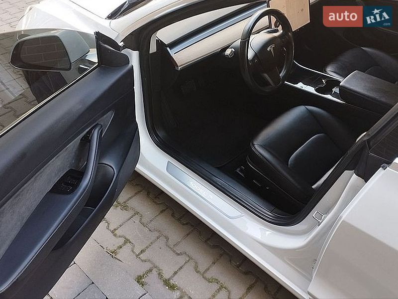 Седан Tesla Model 3 2018 в Вінниці