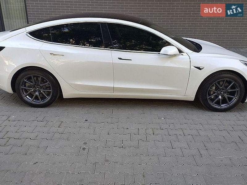 Седан Tesla Model 3 2018 в Вінниці