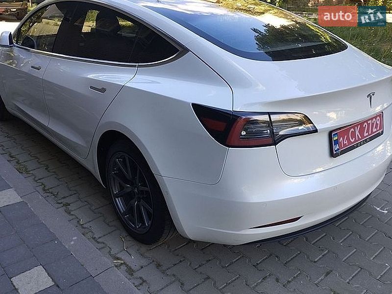 Седан Tesla Model 3 2018 в Вінниці
