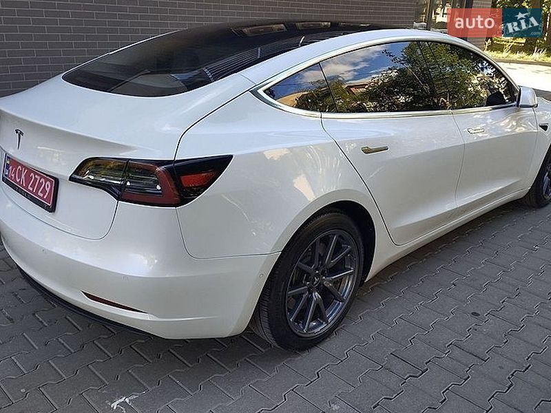Седан Tesla Model 3 2018 в Вінниці