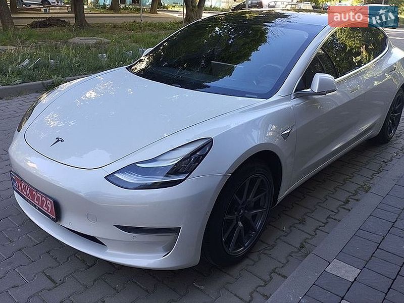 Седан Tesla Model 3 2018 в Вінниці