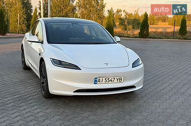 Седан Tesla Model 3 2024 в Бучі